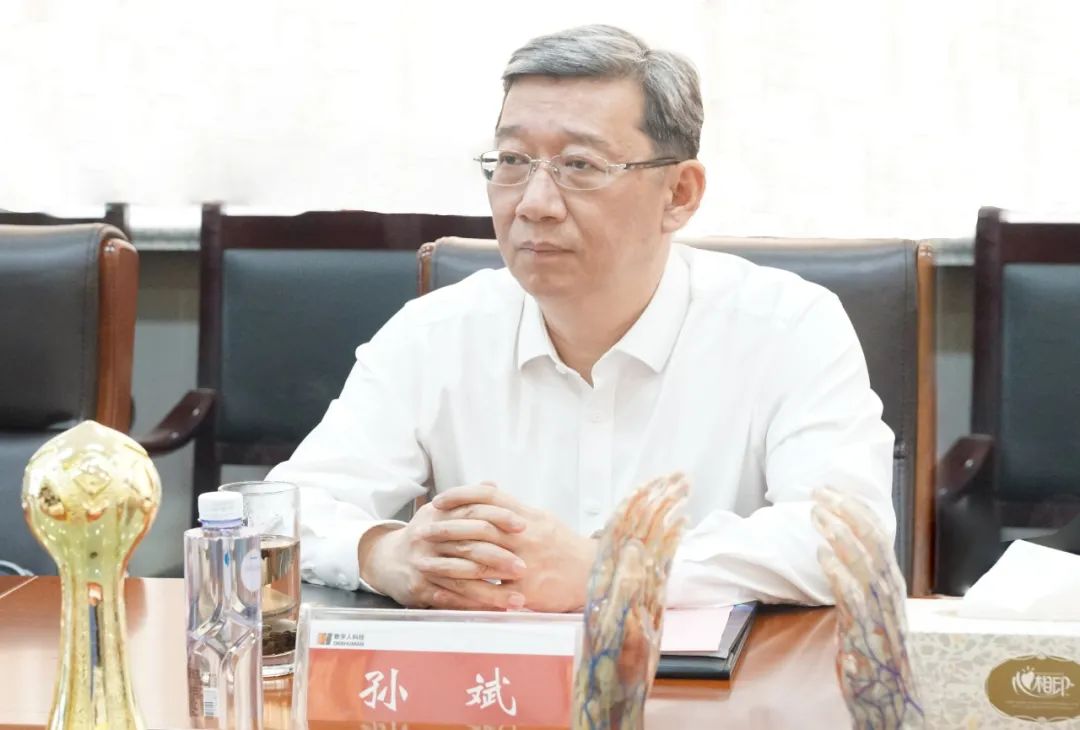 座谈会上,副总经理李相东对孙斌副市长一行的到来表示热烈欢迎,向济南