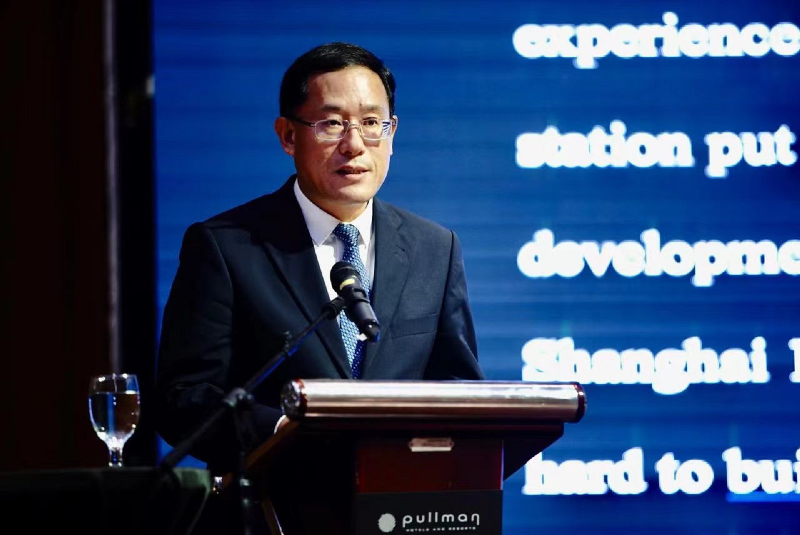 邢伟平总领事出席龙山太阳能混合发电站移交仪式|龙山_新浪财经_新浪