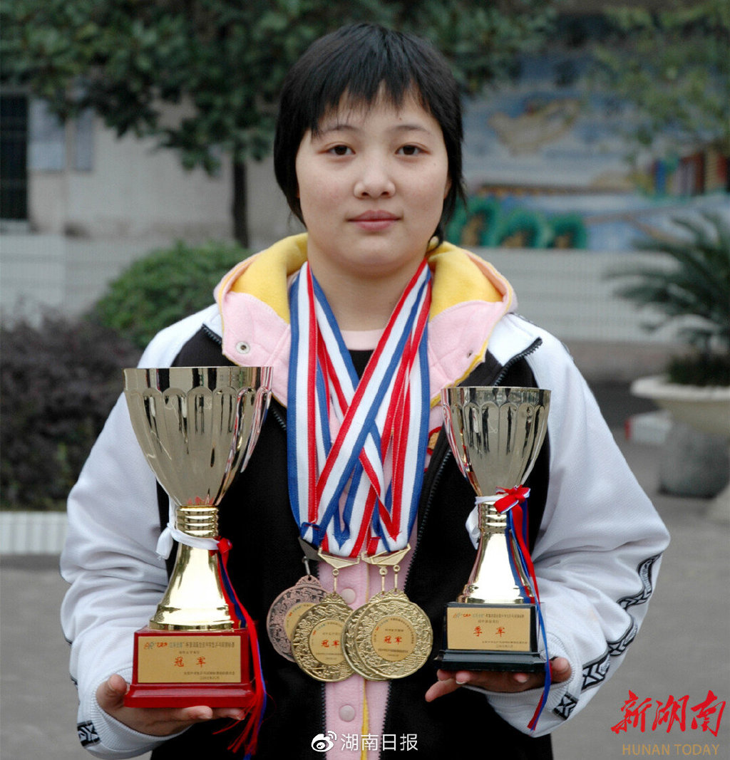 2008年世界中学生乒乓球锦标赛女单冠军丁雪.