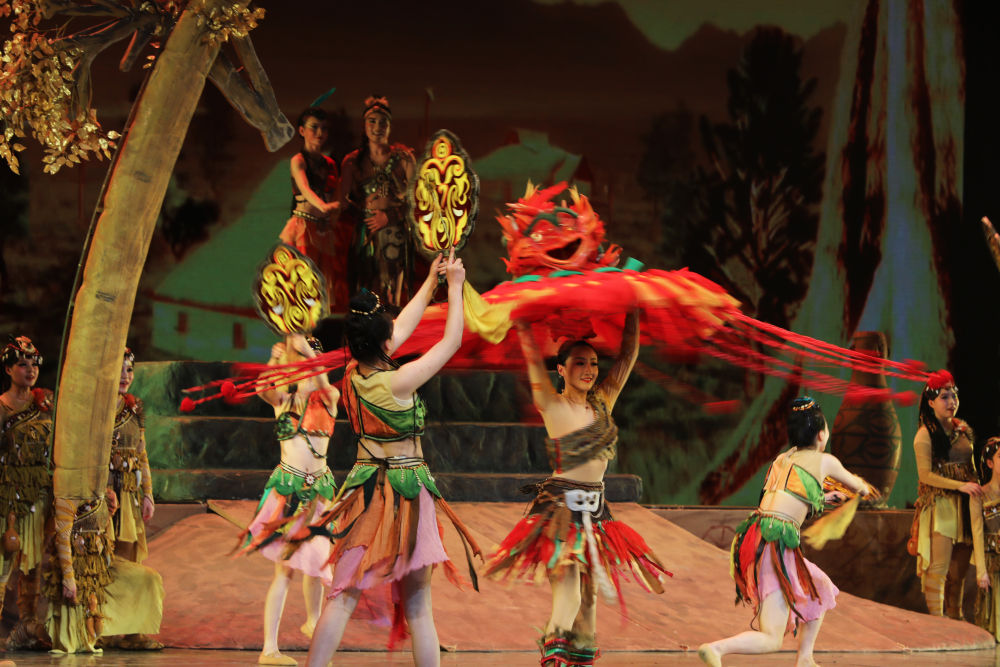 5月16日,演员在表演舞剧《一画开天》.