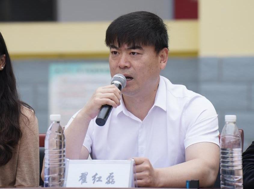 （中华慈善总会新闻界志愿者慈善促进工作委员会副总干事翟红磊发言）