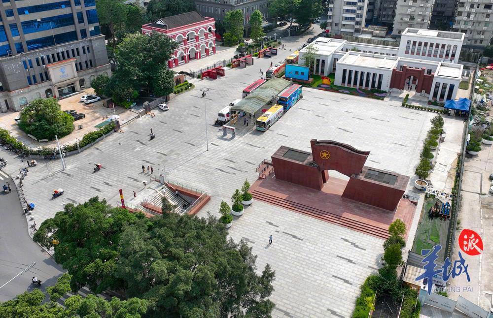 原越秀南客运站地块,已和团一大广场融为一体 梁怿韬/摄