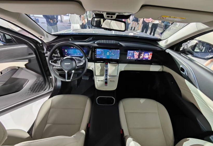 枭龙max内饰,图片来源:盖世汽车