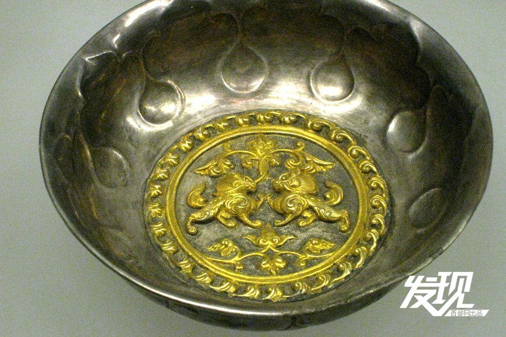 鎏金双兽纹银碗
