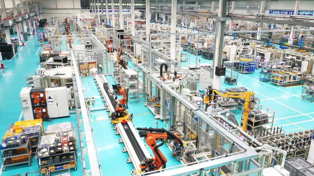重庆青山工业有限责任公司的智能化电驱生产车间。（资料图片）