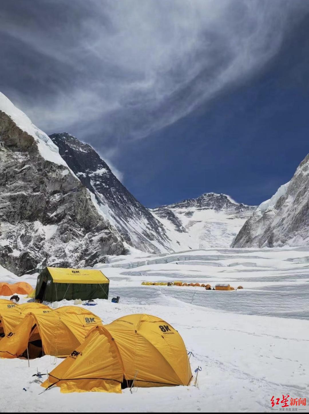 ↑管理陈学斌所在登山队的尼泊尔公司8K Expeditions的帐篷（受访者供图）