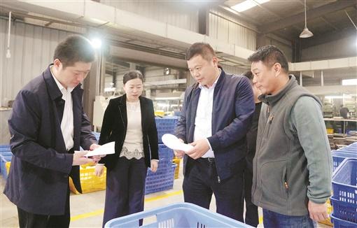 「我随书记去调研」日产皮鞋两万双,老板发愁为哪般——湘潭县委书记