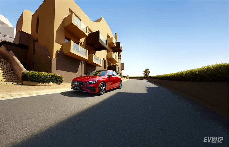 新一代奔驰长轴距A级轿车 售24.95-27.22万元