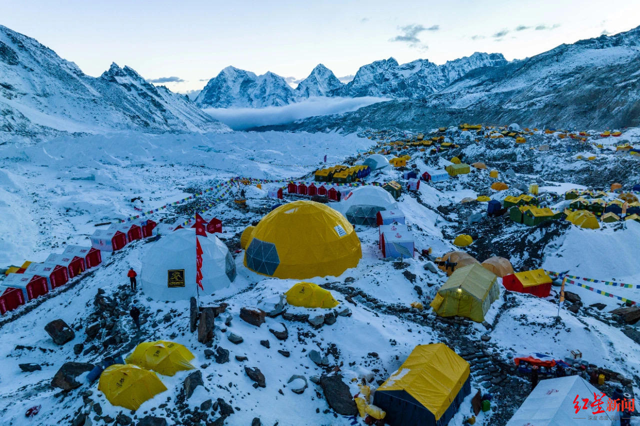 珠峰南坡大本营航拍图