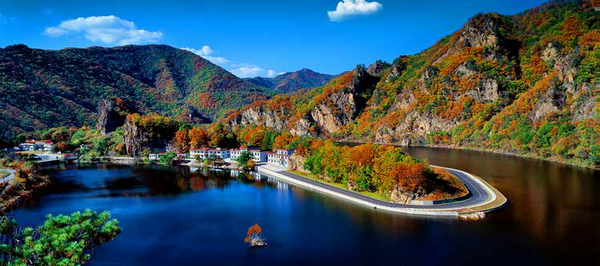 水洞 温泉寺旅游观光带本溪县位于辽宁省东部山区,为国家重点生态功能