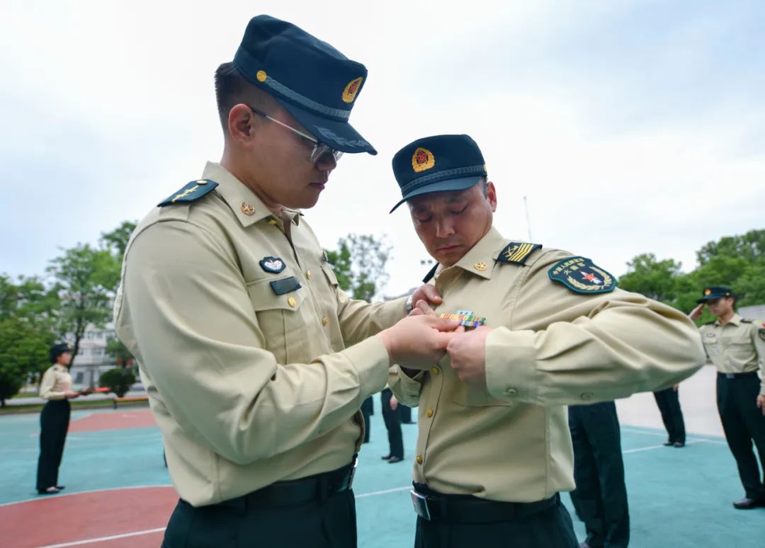 从资历章→勋表，这份“看得见”的荣耀，提士气、鼓斗志！|义务兵_新浪财经_新浪网