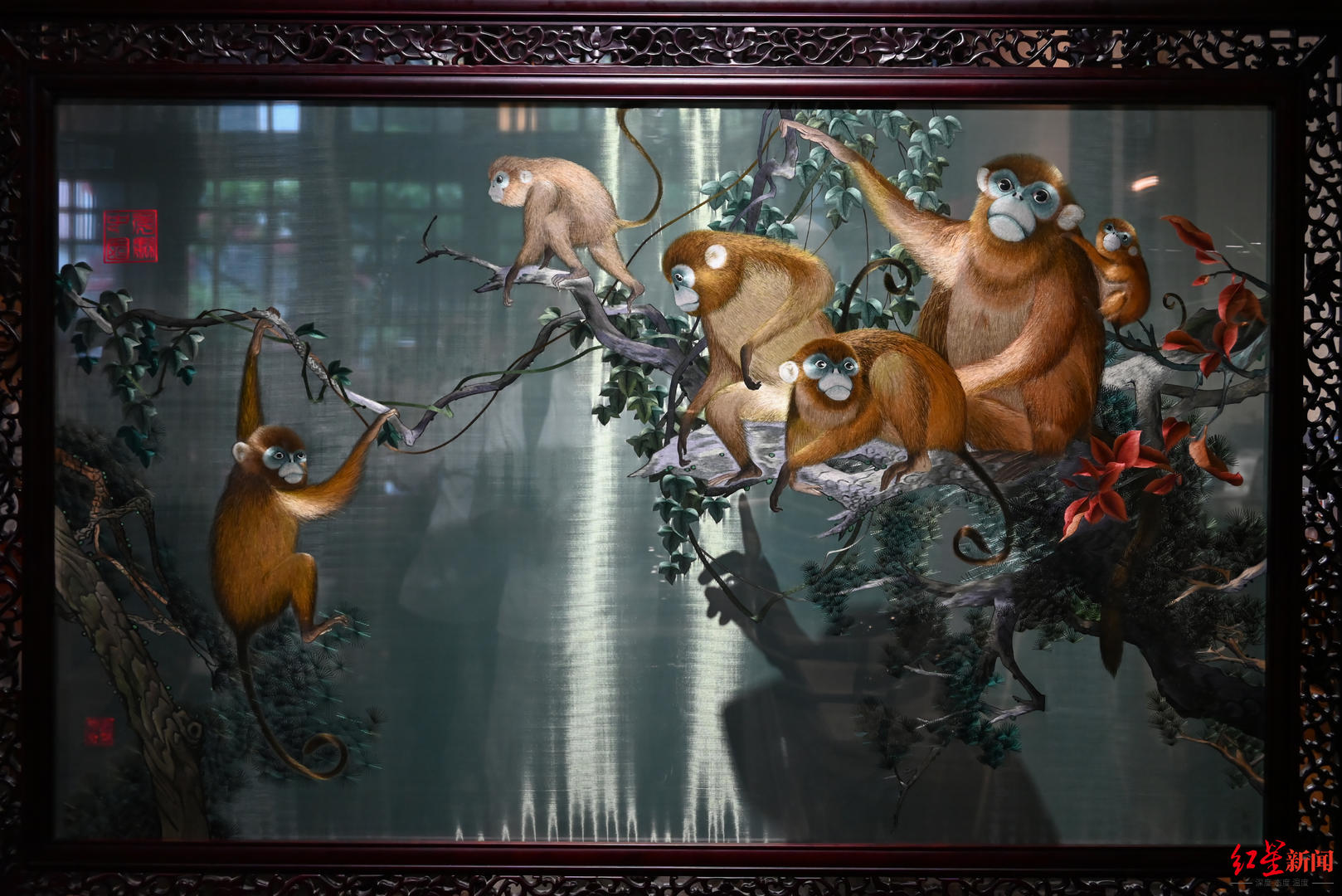 蜀绣作品《金丝猴》