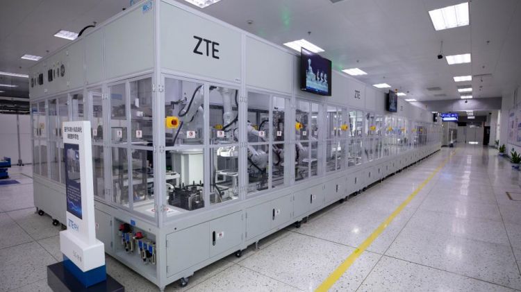 高质量发展调研行丨打开"盲盒":用5g制造5g的智能工厂究竟什么样?