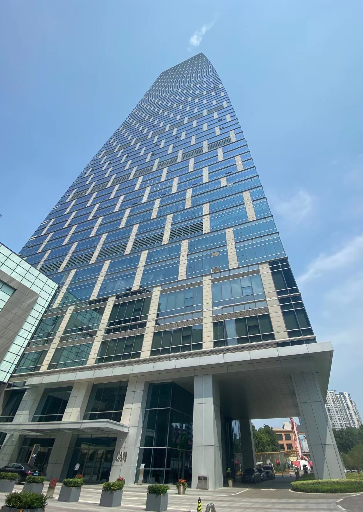 (武汉企业天地写字楼正成为江岸区发展楼宇经济的新抓手.张家振/摄影)