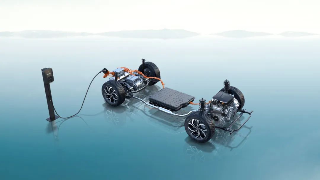 相比于p1 p3 p4三电机四驱方案,hi4四驱技术由于电机配置更少,具备