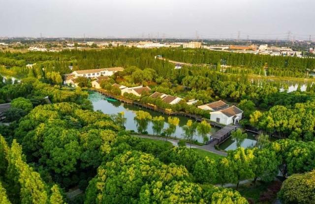 蒋巷村党委第一书记常德盛说:"我今年80岁,一直到30岁的时候,都还住在