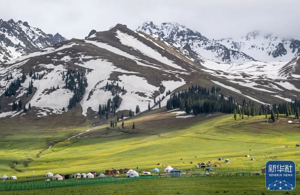 这是5月19日拍摄的位于新疆新源县的那拉提旅游风景区景色.
