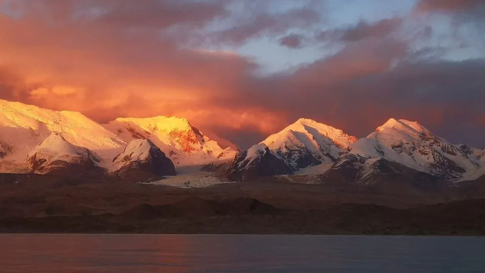 公格尔九别峰,是西昆仑山脉第二高峰.(朱保华 摄)