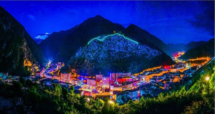 康定夜景 康定市委宣传部供图