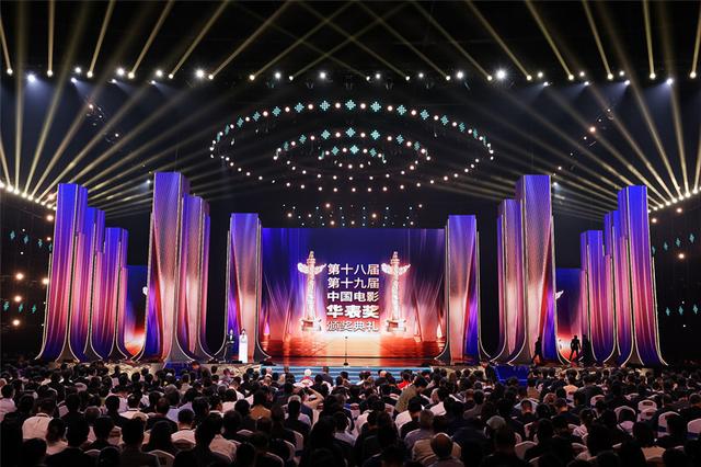 时隔四年再相逢 第十八届,第十九届中国电影华表奖颁奖|华表奖_新浪