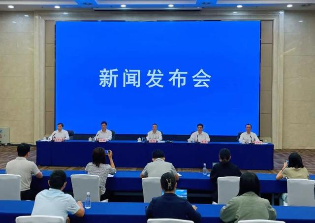 南宁市优化提升停车服务管理新闻发布会在南宁国际会展中心举行