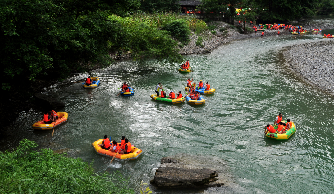 龙潭河漂流 谢长智 摄