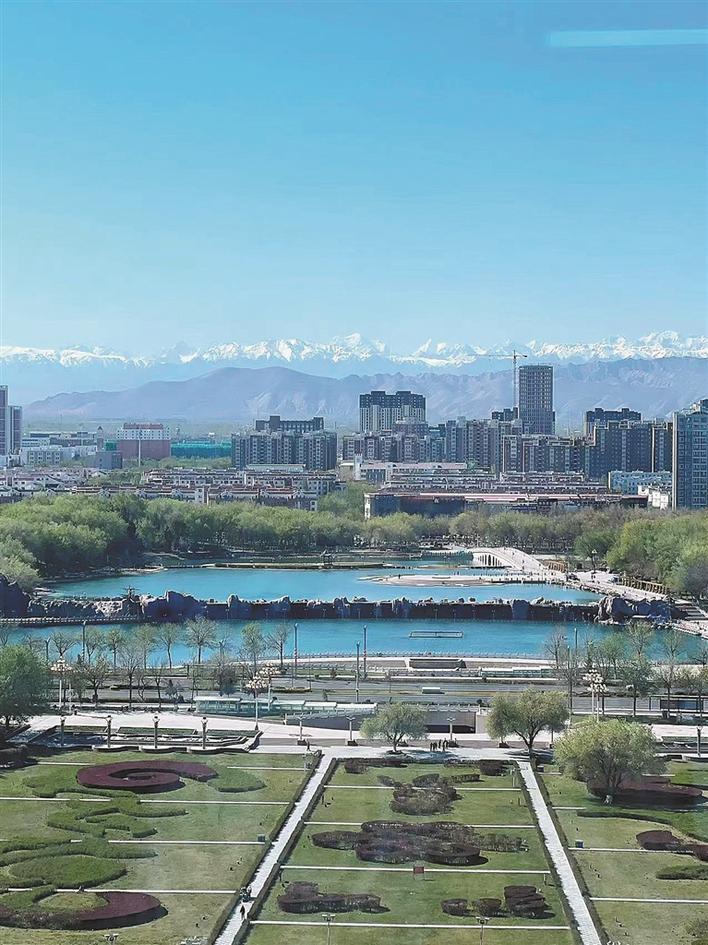 俯瞰八师石河子市明珠公园(摄于5月19日).