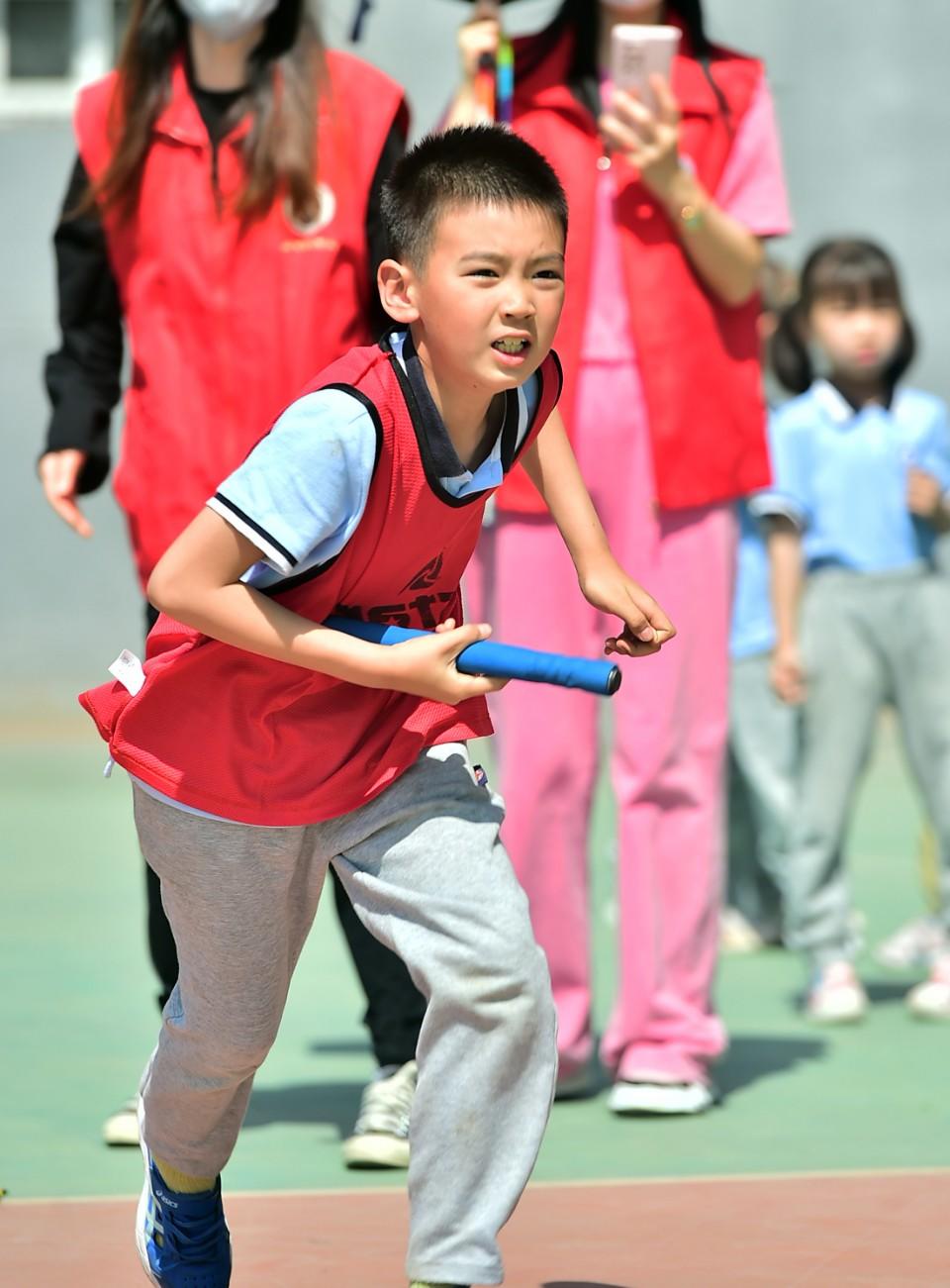 山师附小赛场热火朝天,小选手们你追我赶一较高低|山师_新浪财经_新浪
