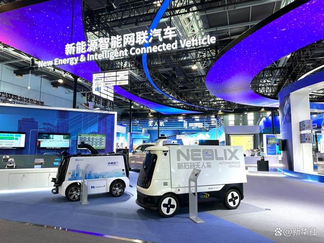 这是亮相2023中关村论坛的新石器无人车。新华社记者 张漫子 摄