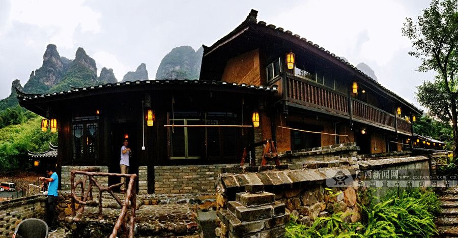 金秀圣堂山南麓山脚下,有一处用瑶民旧居改造的民宿旅游度假区.