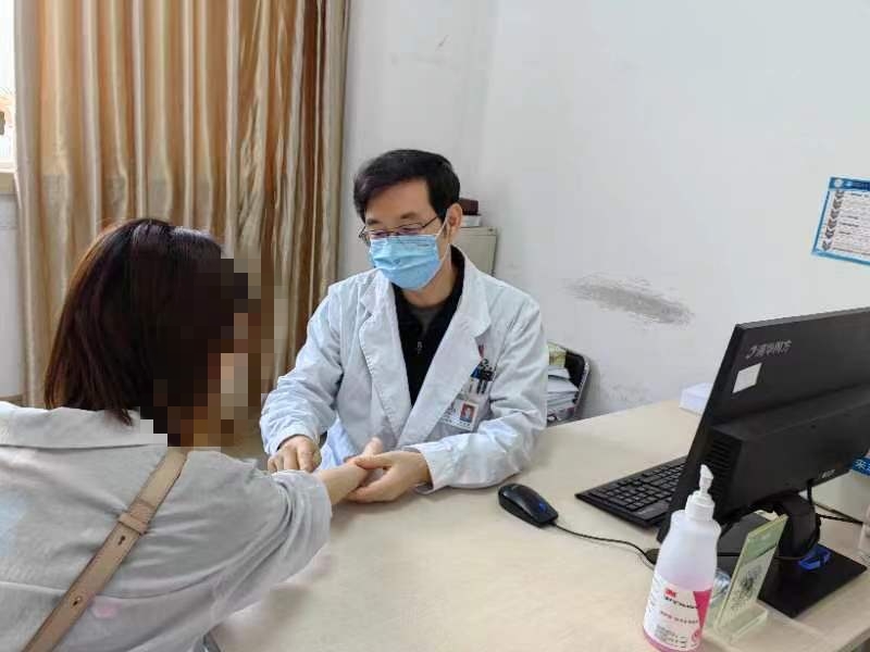 宋志强为患者诊断.西南医院供图