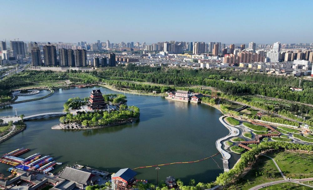 环境优美的榆林市榆阳区榆溪河生态长廊 陶明 摄