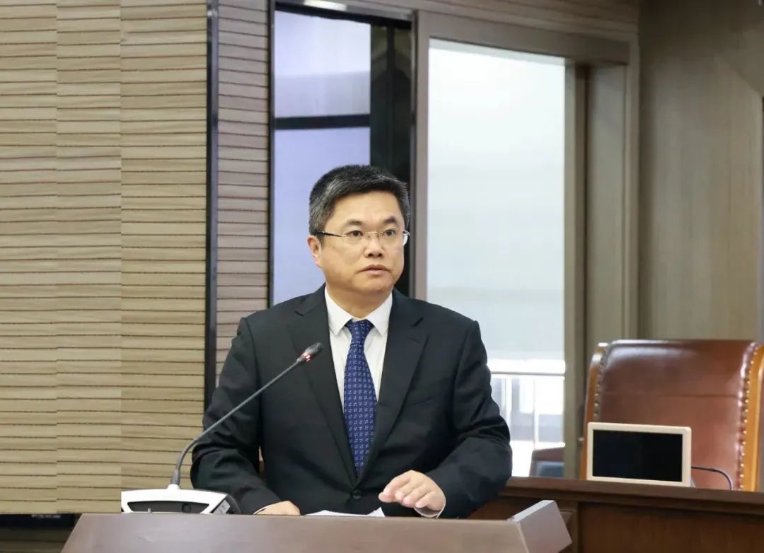 区委书记,区长薛侃提请政府有关人事任免事项.