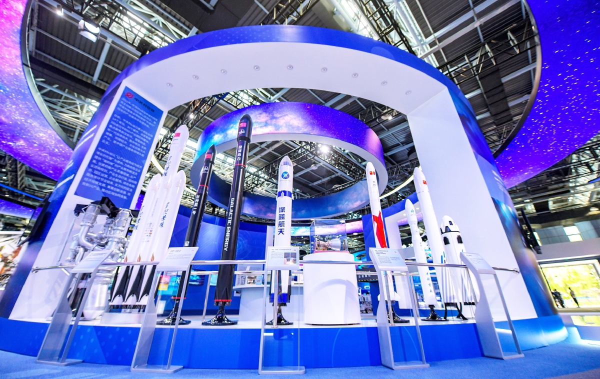 在高端制造展区,展示着中国航天科技取得的最新成果.记者 潘之望/摄