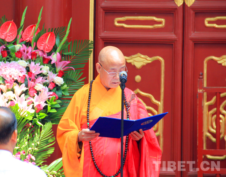 图为演觉法师致辞摄影:王茜