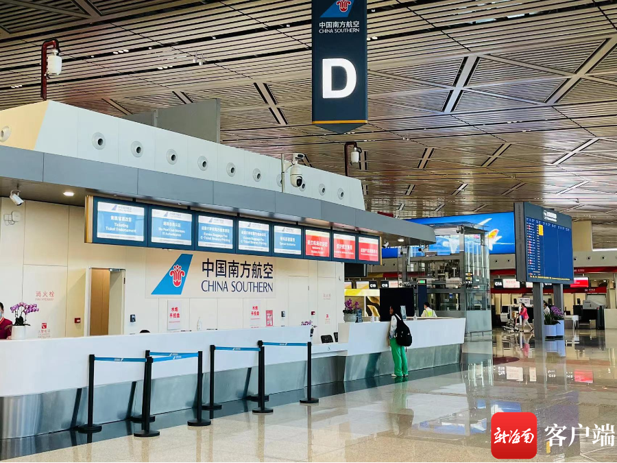 南航售票业务仍在d值机岛办理.海口美兰国际机场供图