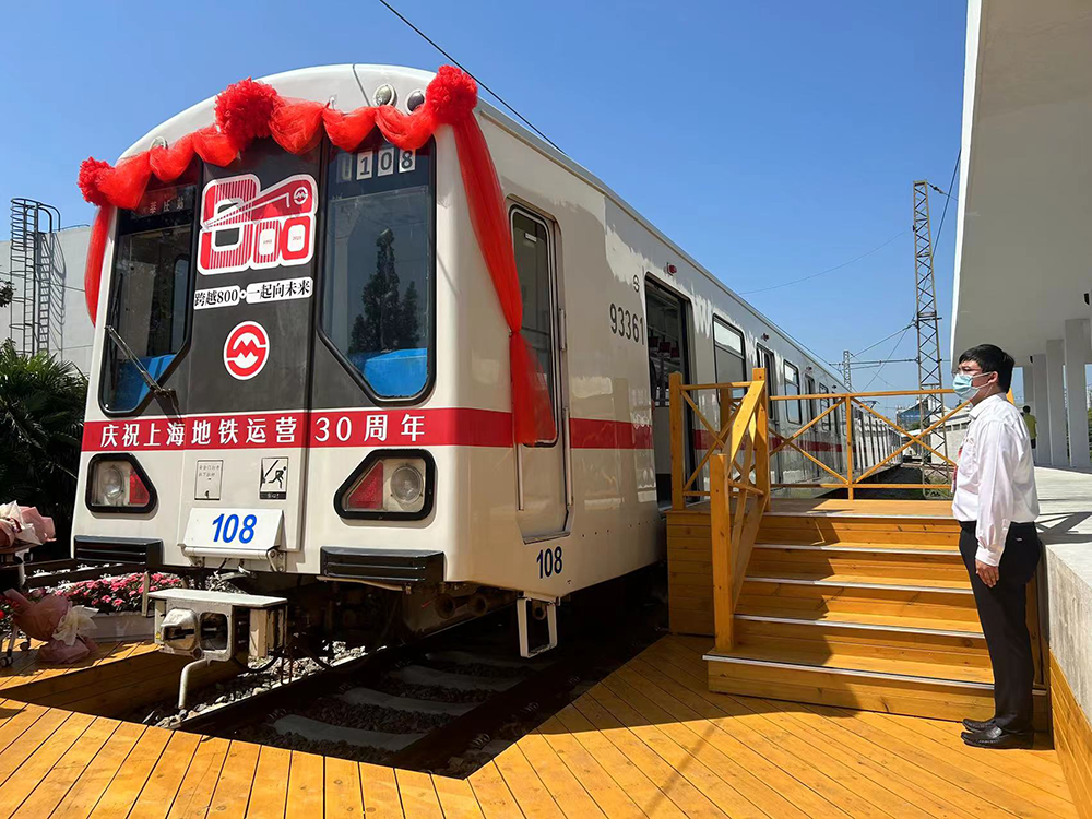 庆祝上海地铁运营30周年活动现场展示了上海地铁1号线初代列车。澎湃新闻记者 陈逸欣 图