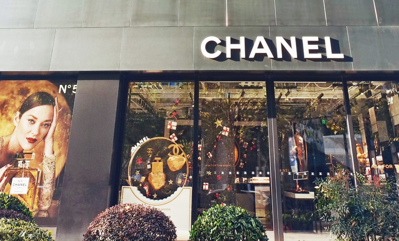 图为上海香奈儿专卖店.(图片由cnsphoto提供)