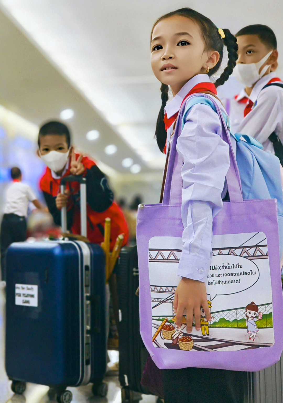 老挝小学生:坐上中老铁路列车来中国