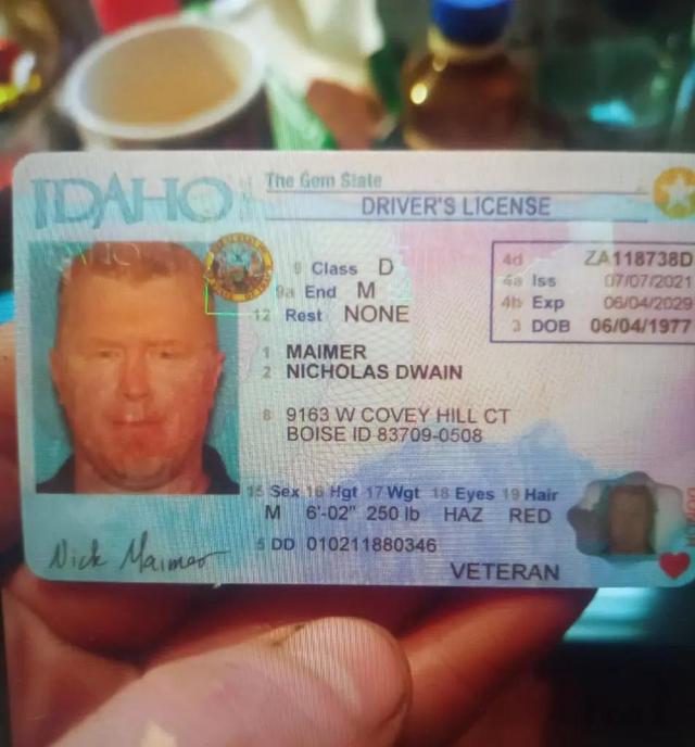 "发布的一段视频中,普里戈任展示了据称是这名阵亡士兵的美国身份证件