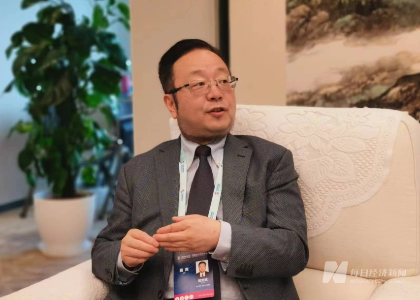 中国工程院院士贺克斌接受记者采访&nbsp;图片来源:每经记者 张蕊&