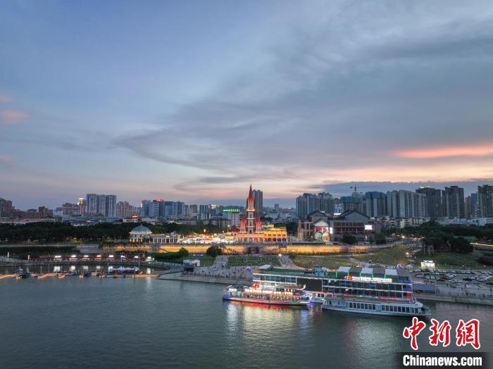 探访广西南宁亭子码头:昔日古渡口 今换"网红"装|航拍_新浪财经_新浪