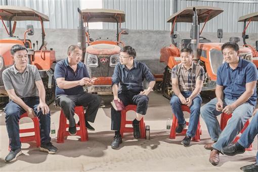 「我随书记去调研」山区如何端牢饭碗——宜章县委书记张润槐调研粮食