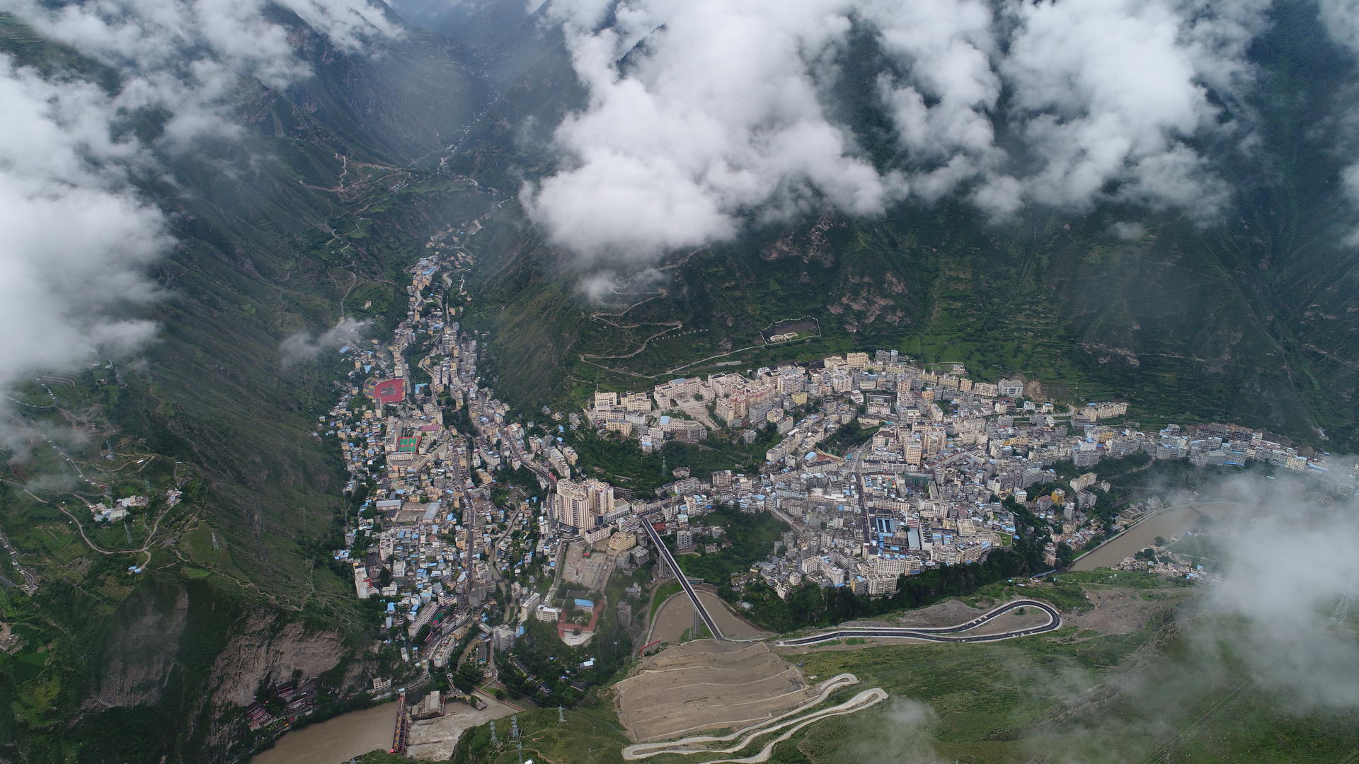 小金县今年将举行四姑娘山徒步露营大会和传统朝山会