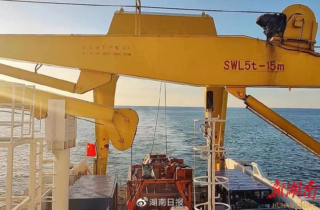 "海牛Ⅱ号"奔赴勘察作业目标工区.金永平摄