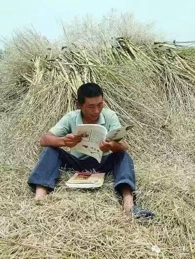 "杨俊富回忆,当时他基本上每周阅读两本小说,几周后,图书管理员何老师