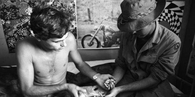 在越南战争中，许多美军使用大麻、可卡因等毒品。（图源：美国历史频道）