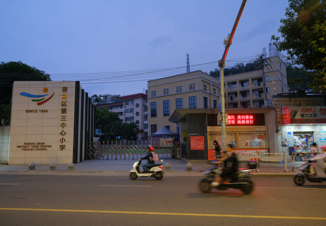 「万福借包子救人？这剧最大的骗局，是把王阳塞进片头充门面」