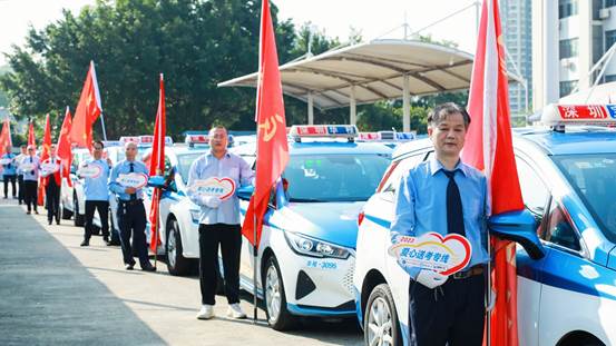 （图：5月30日，深圳出租“爱心送考专线”发车）