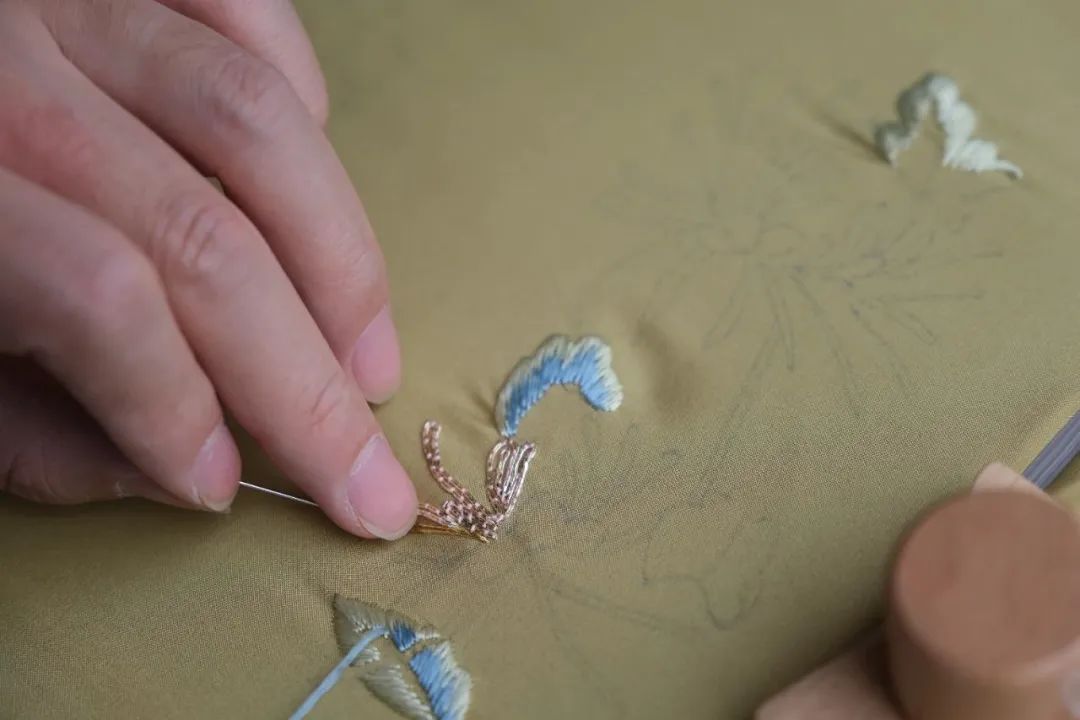 盘金绣手工香囊,濒临失传的千年技艺,端午香礼,寓意美好|香囊_新浪